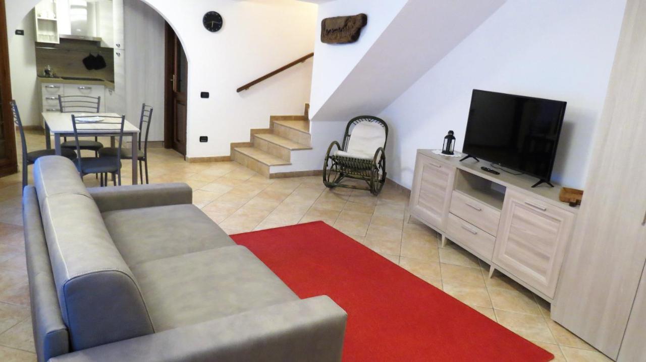 Lo Gnomo Sotto Al Glicine Apartment ชาตีญอน ภายนอก รูปภาพ