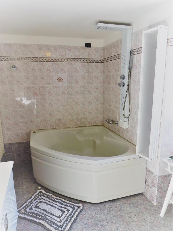Lo Gnomo Sotto Al Glicine Apartment ชาตีญอน ภายนอก รูปภาพ