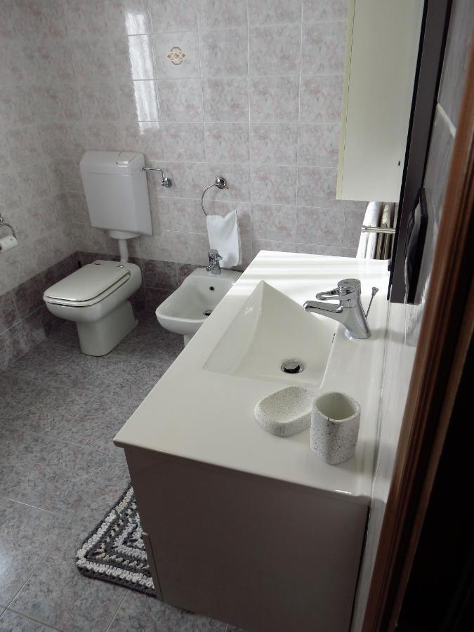 Lo Gnomo Sotto Al Glicine Apartment ชาตีญอน ภายนอก รูปภาพ