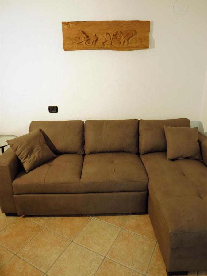 Lo Gnomo Sotto Al Glicine Apartment ชาตีญอน ภายนอก รูปภาพ