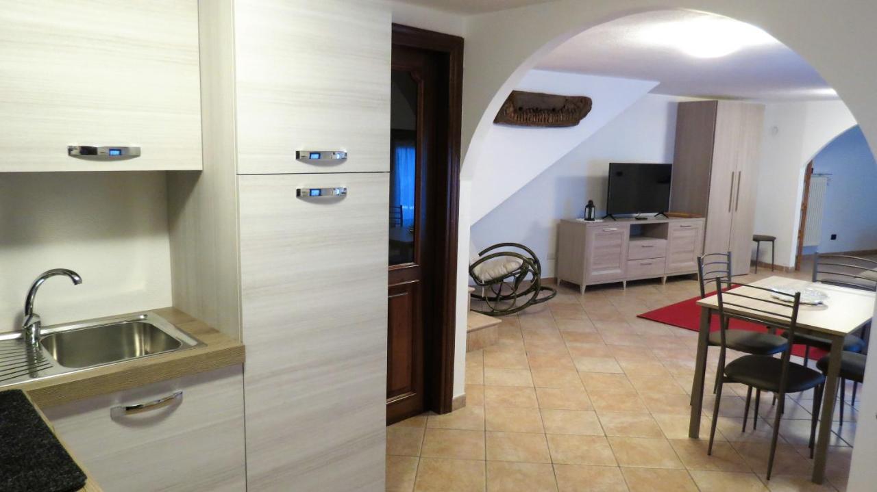 Lo Gnomo Sotto Al Glicine Apartment ชาตีญอน ภายนอก รูปภาพ
