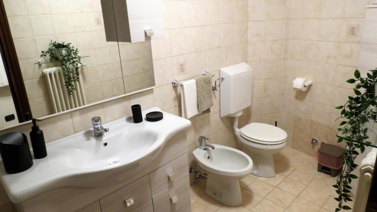 Lo Gnomo Sotto Al Glicine Apartment ชาตีญอน ภายนอก รูปภาพ